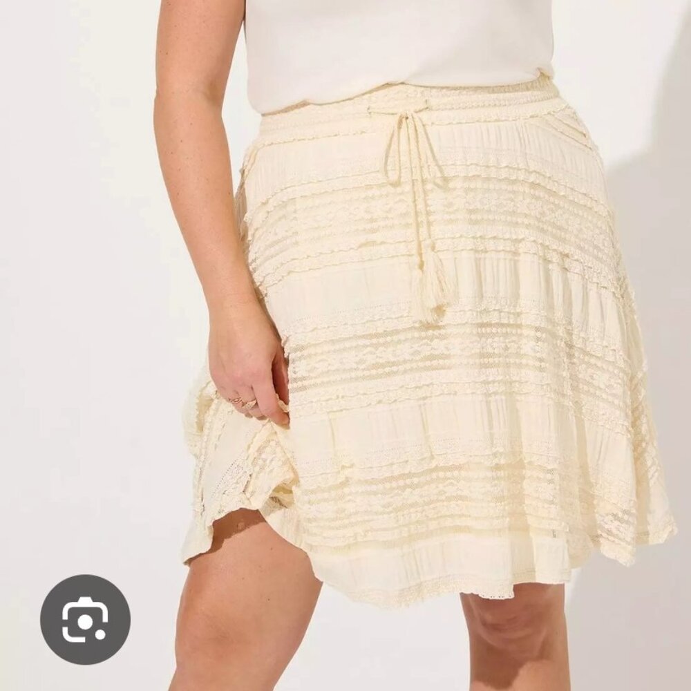 NWT Torrid Size 2 Cream Skater Skirt
